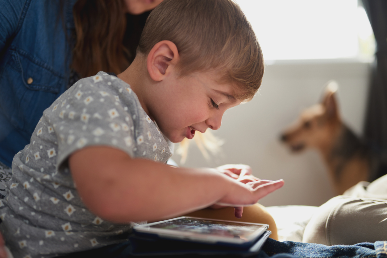 Screen time in teenagers: how can we manage it?