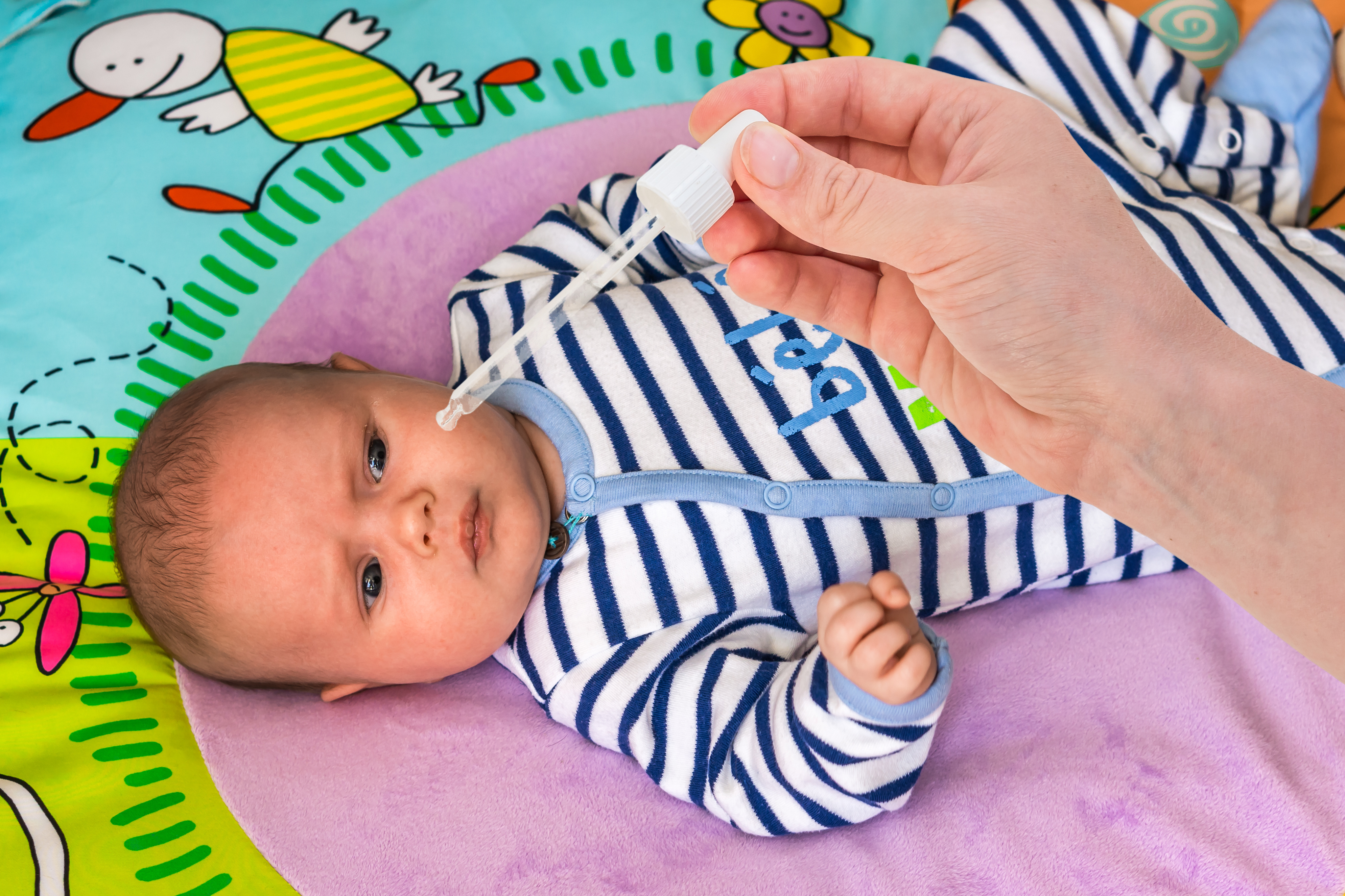 Atropine eye drops for babies and toddlers