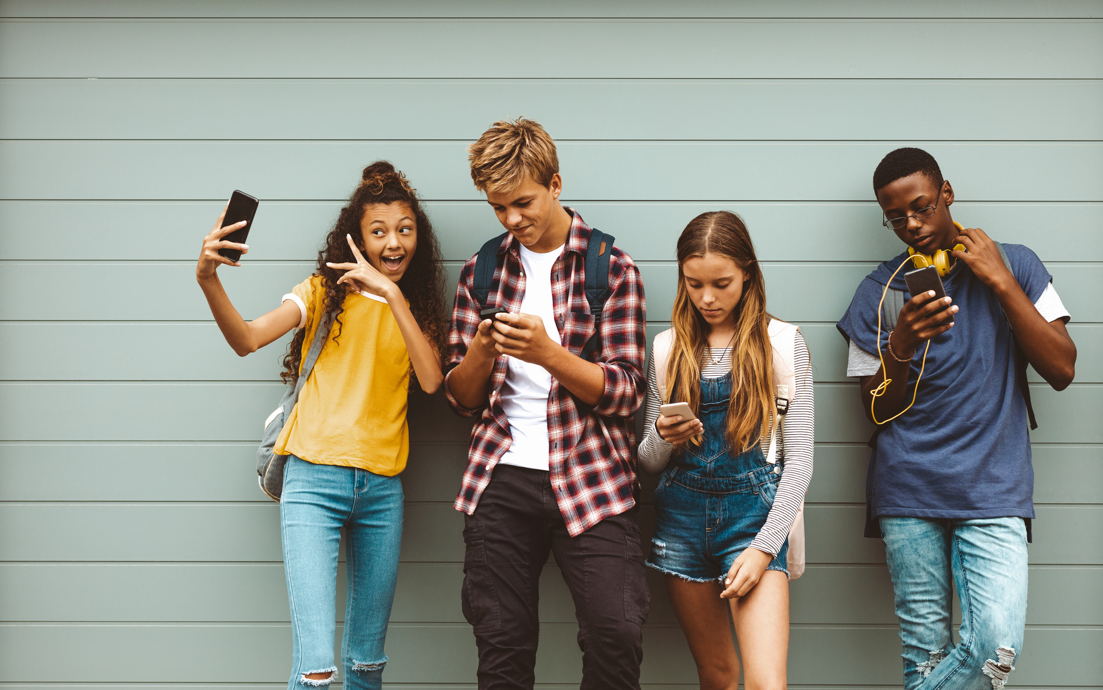 Screen time in teenagers: how can we manage it?